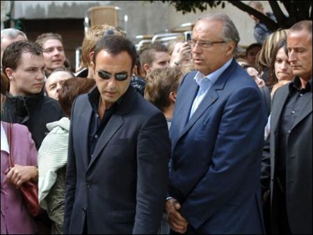 .......................................